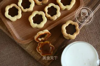 Honey-creamed mammoth cookies