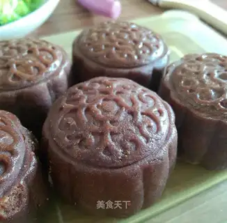 Chocolate coconut mooncake