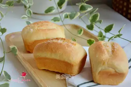 Light cream buns