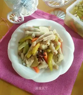 Peach claws