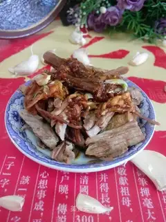I'm gonna rip the pig's leg
