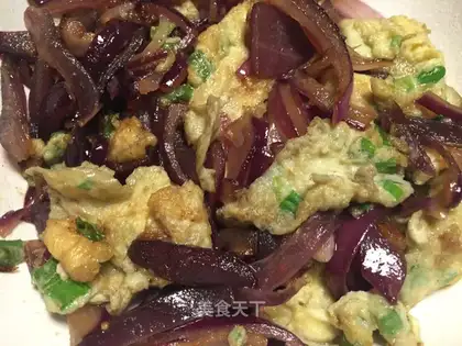 Onion fried eggs