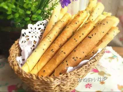 Sesame egg rolls