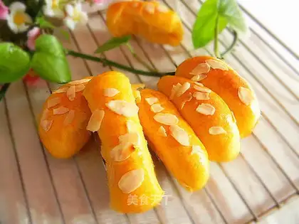 Carrot cream buns