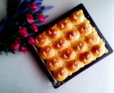 Squeeze bear peanut bread