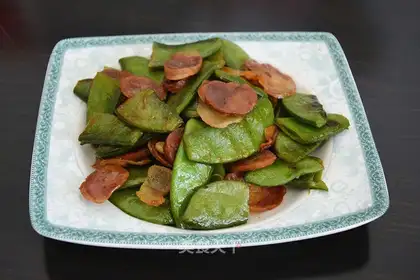 Sausage fried lentils