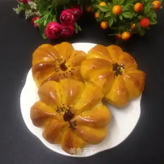 Pumpkin coconut bun