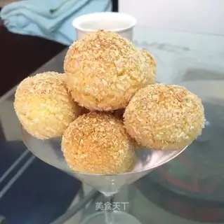 A cocoon ball