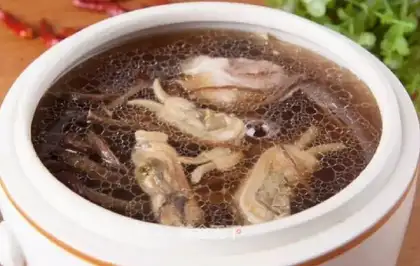 Quilty bone culinary mushroom soup