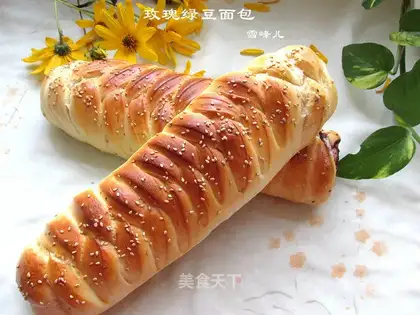 Rose green beans bread