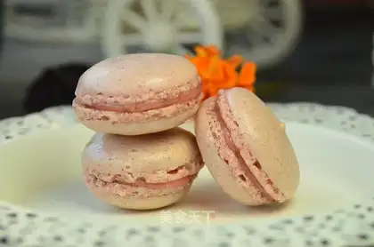 Strawberry Macalon