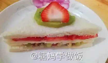 Simple fruit sandwich