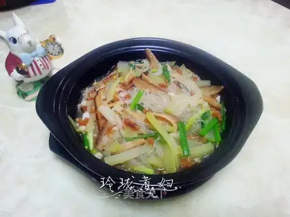 A chrysanthemum fan