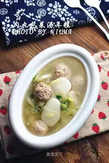 The meatball buns and soup