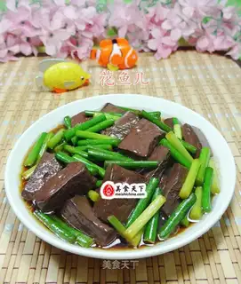 Garlic fried goose blood