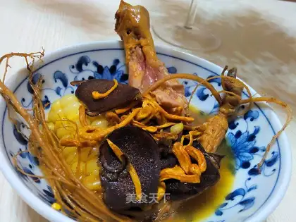 The ginseng chicken-legged weed soup
