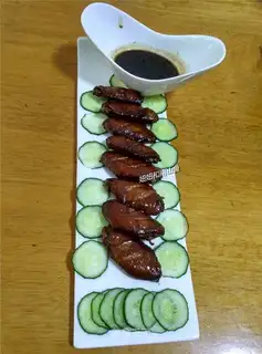 A wide-bread chicken wing