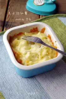 The oven cheese and potatoes
