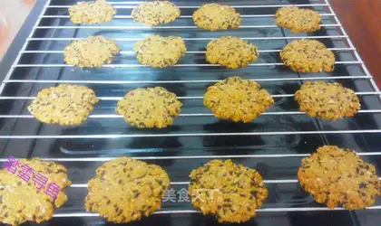 Black sesame oatmeal biscuit
