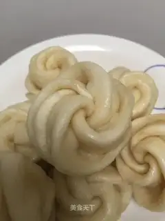 Rose buns