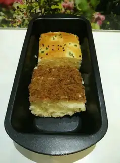 Onion pine bread