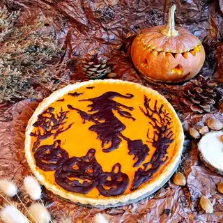 Halloween pumpkin pie