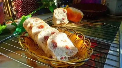 Honey raisin bread