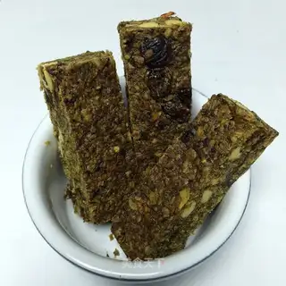 Cereal nut energy bar