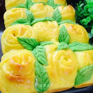 Squeeze the roses and fruit