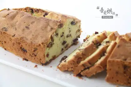 Red-tree cranberry cake