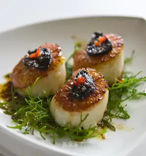Scallops and garlic with sausage