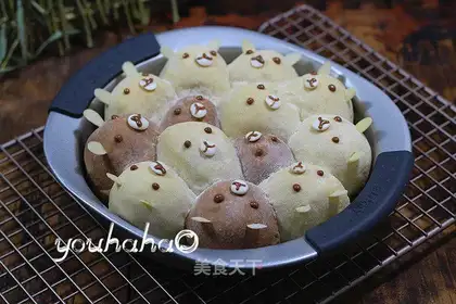 Squeeze bear bread
