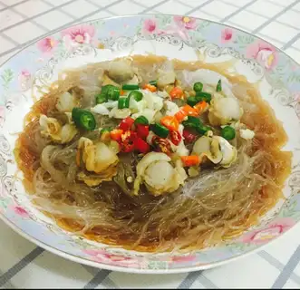 Garlic fan steams the meat