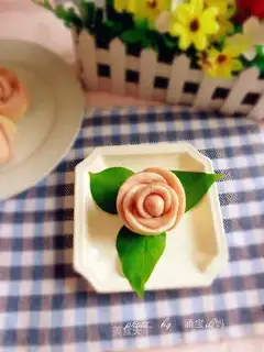 Rose buns