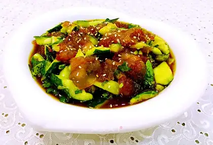 Old vinegar cucumber stings his head