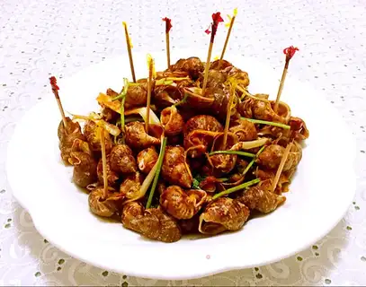 Garlic pepper sauce and fried cocoon