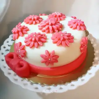 Rolling sugar cake