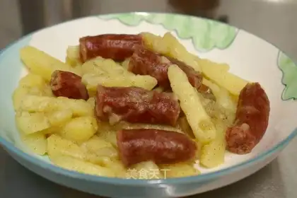 Braised potatoes with sausage
