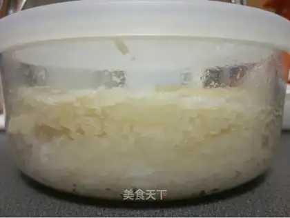 Electric rice cooker makes rice wine