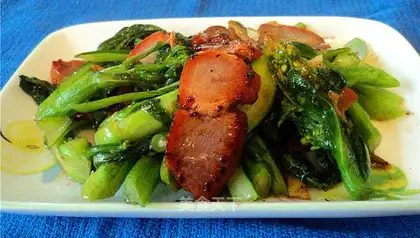 Sauteed pork and stir-fried cabbage heart