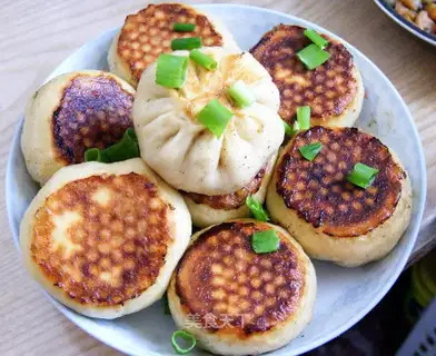Steamed buns stuffed with carrot