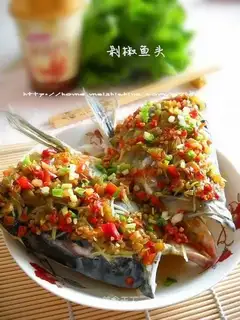 chopped pepper fish head