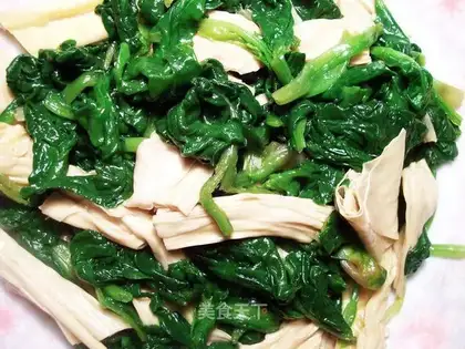 Spinach mixed with tofu bamboo
