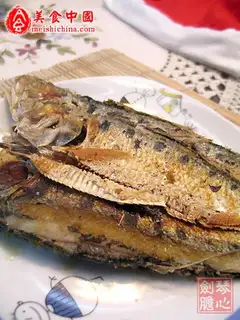 Dry fried yellow croaker