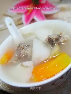 carrot Huaishan pork bone soup