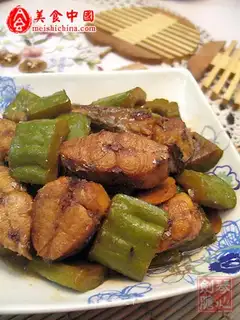 Braised mackerel fish with bitter gourd