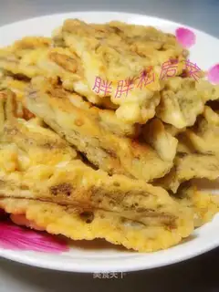 Pan-fried Chinese toon sprout fish