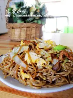Home-cooked fried noodles