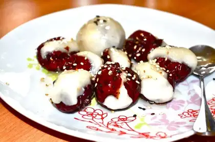 glutinous rice wrapped with dates