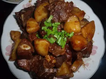 Roasted pork ribs with potatoes